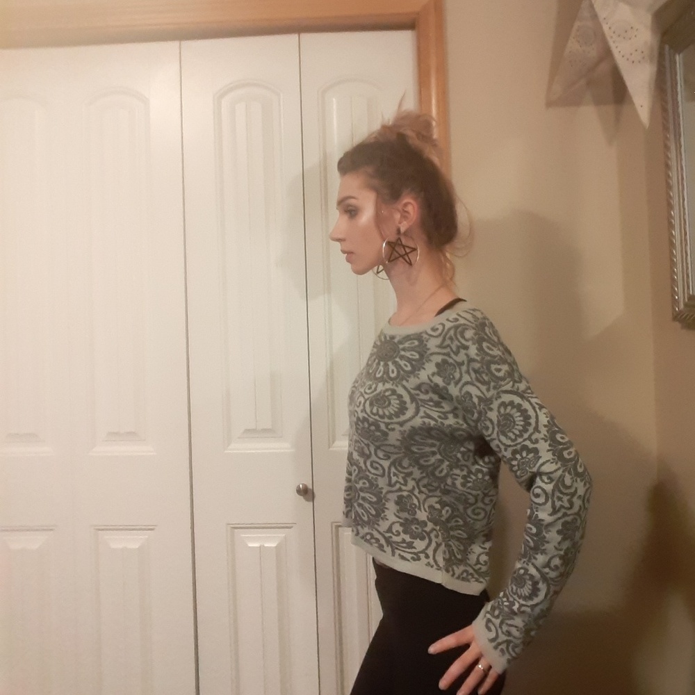 Sweater - Picture 2 of 3